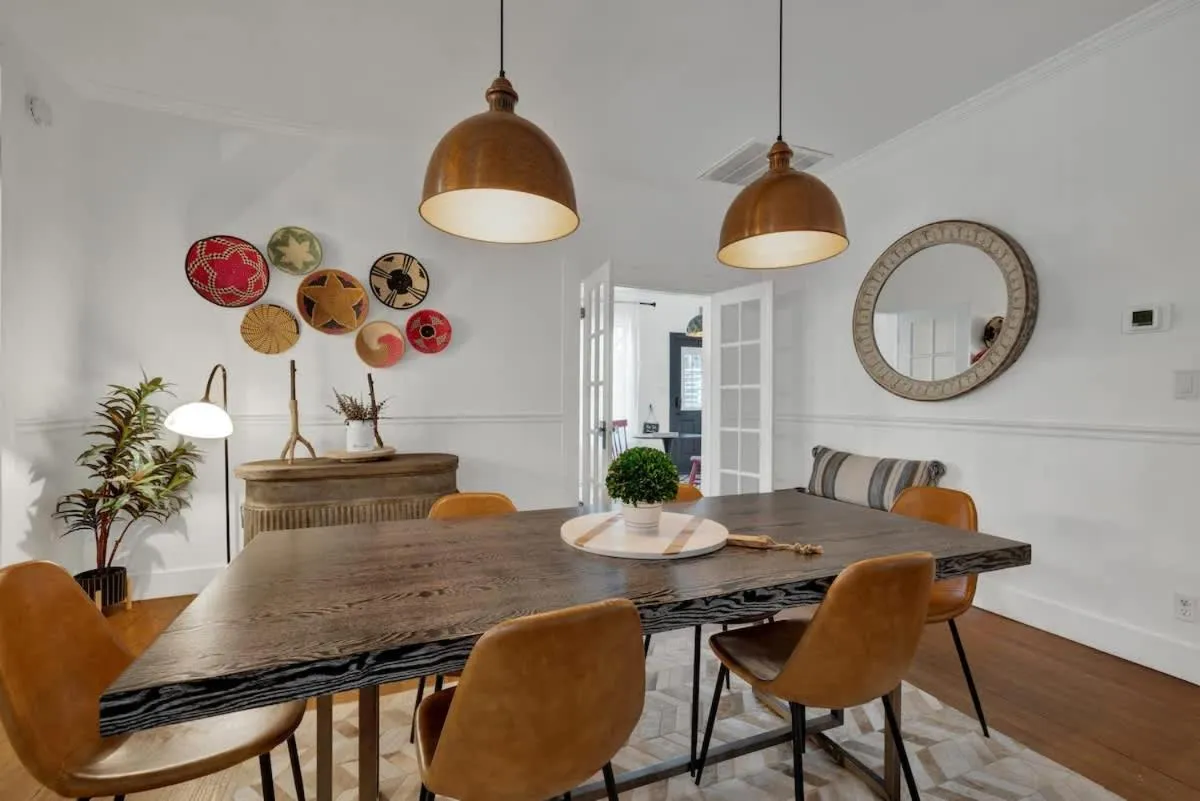 Seating area in Poplar Place Main House with Hot tub-1 mi to Main St