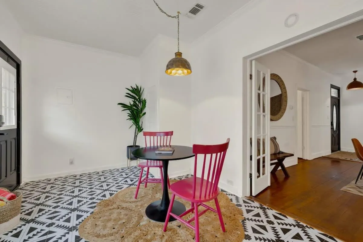 Dining area in Poplar Place Main House with Hot tub-1 mi to Main St