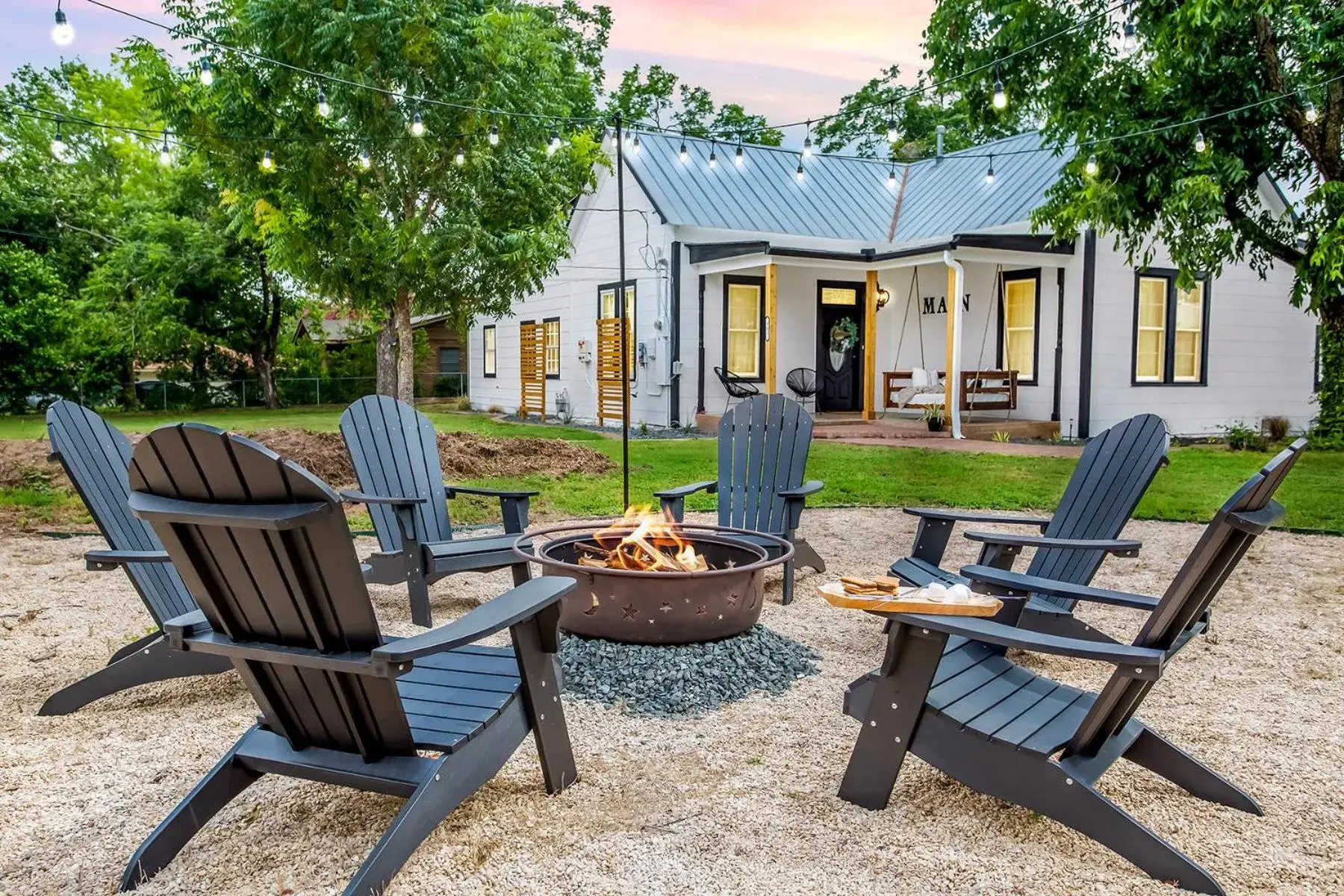 Poplar Place Main House with Hot tub-1 mi to Main St Poplar Place Main House with Hot tub-1 mi to Main St