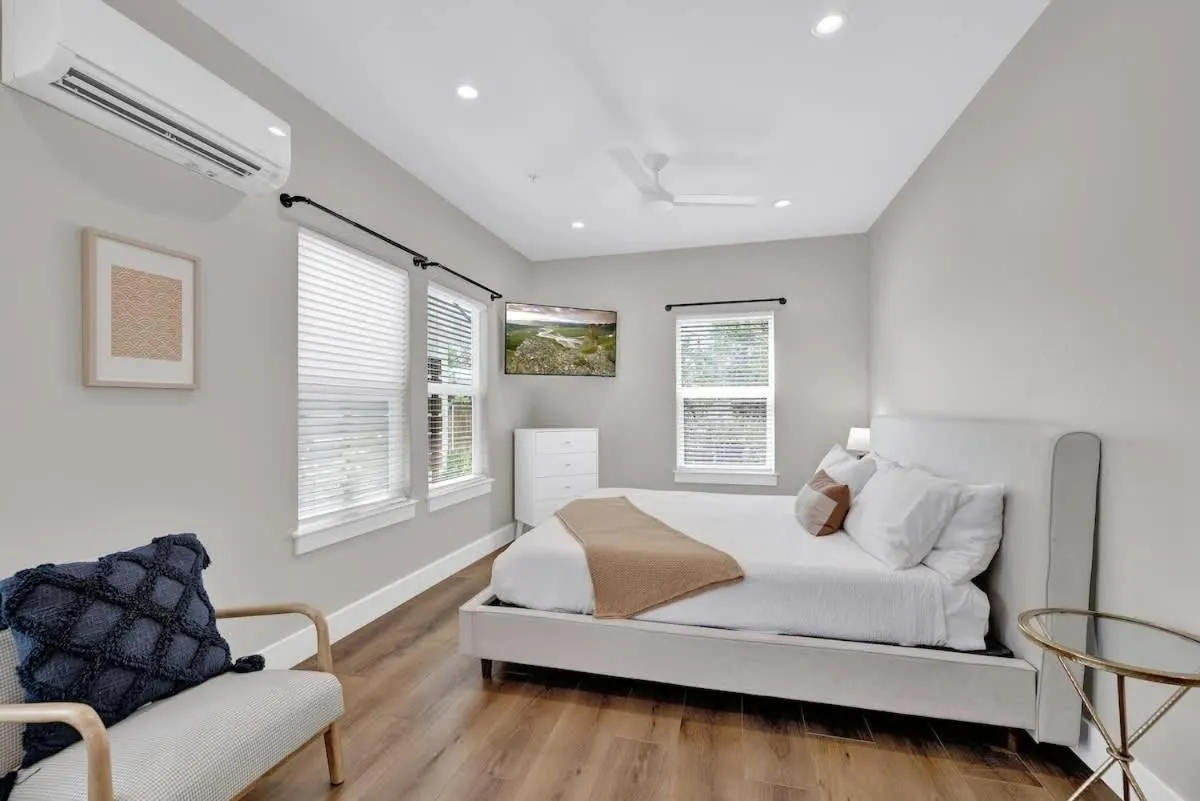 Bed in The Grove-C with Hot Tub - Walk to Main Street