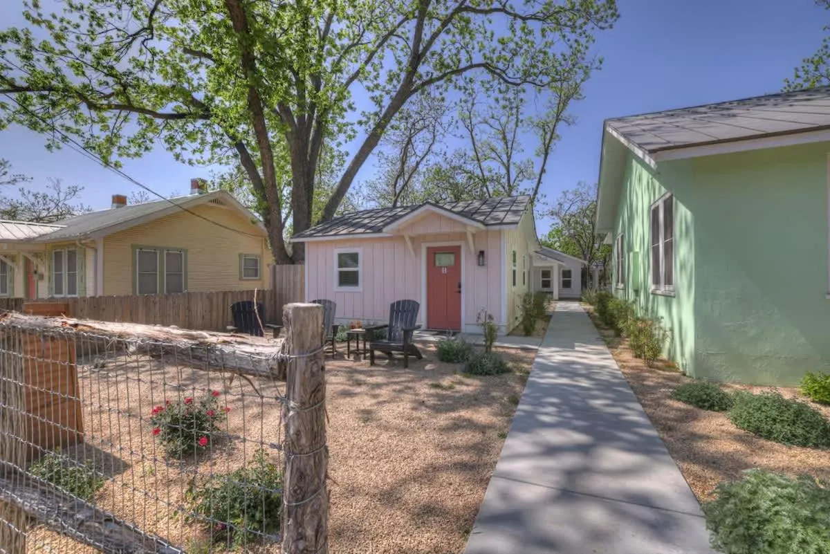 The Grove B Stylish Cottage - Walk to Main