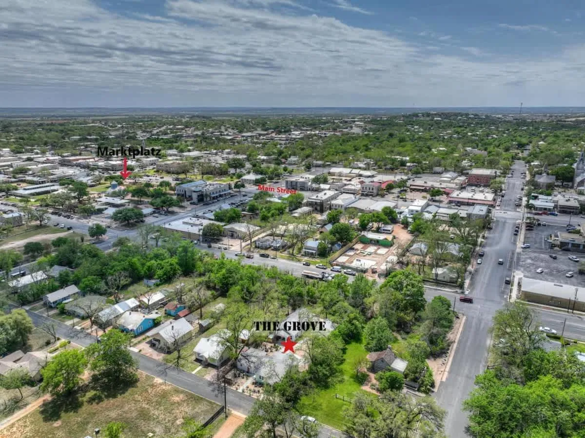 Day in The Grove B Stylish Cottage - Walk to Main