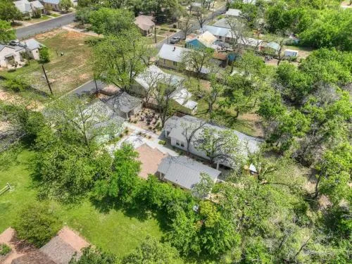 The Grove B Stylish Cottage - Walk to Main