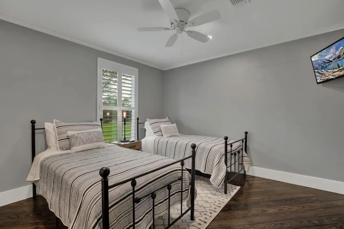 Bed in Upscale Home with Pool and FirePit - Close to Mercer St!