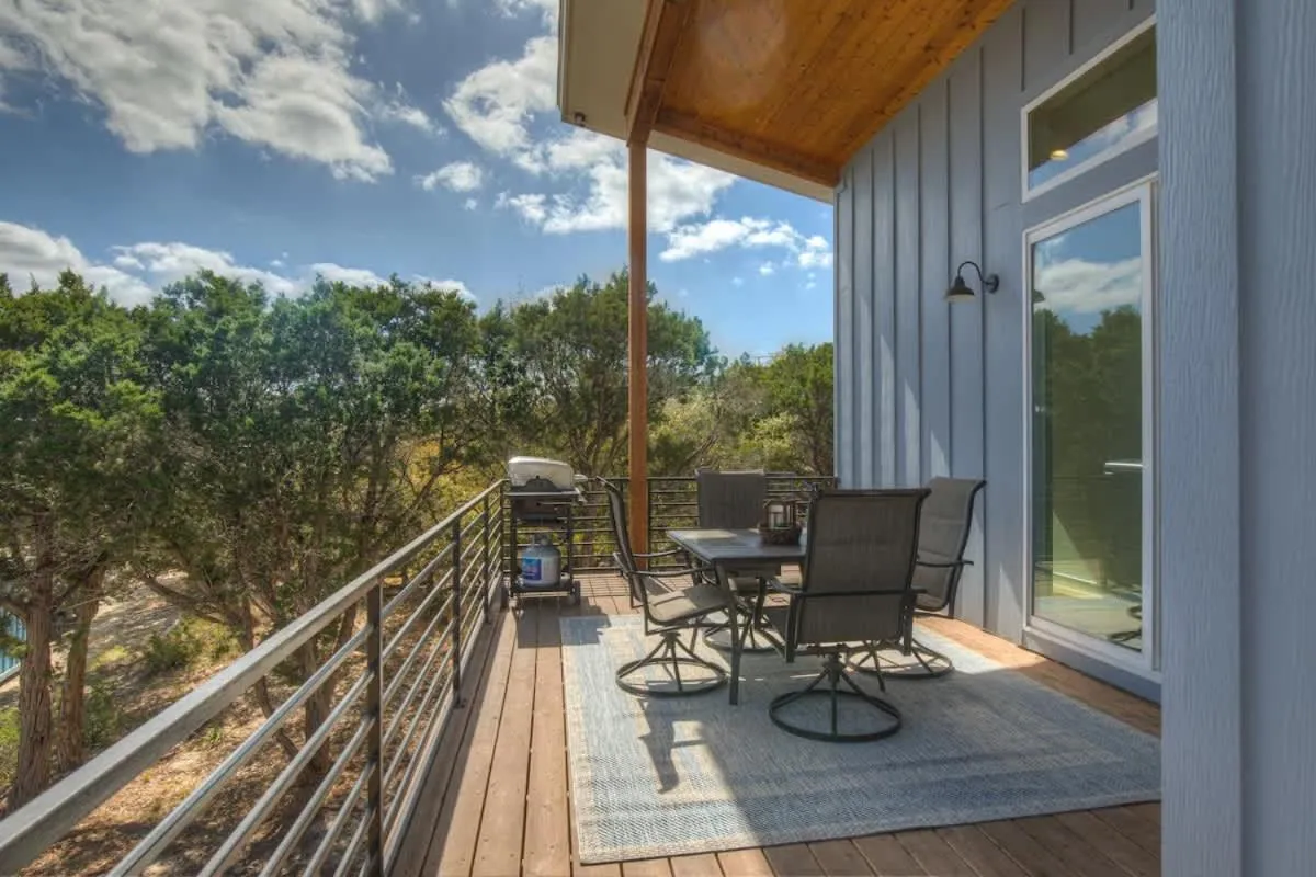 BBQ facilities in Stunning Lake Home with Pool-Beach-Gym-Boat Access