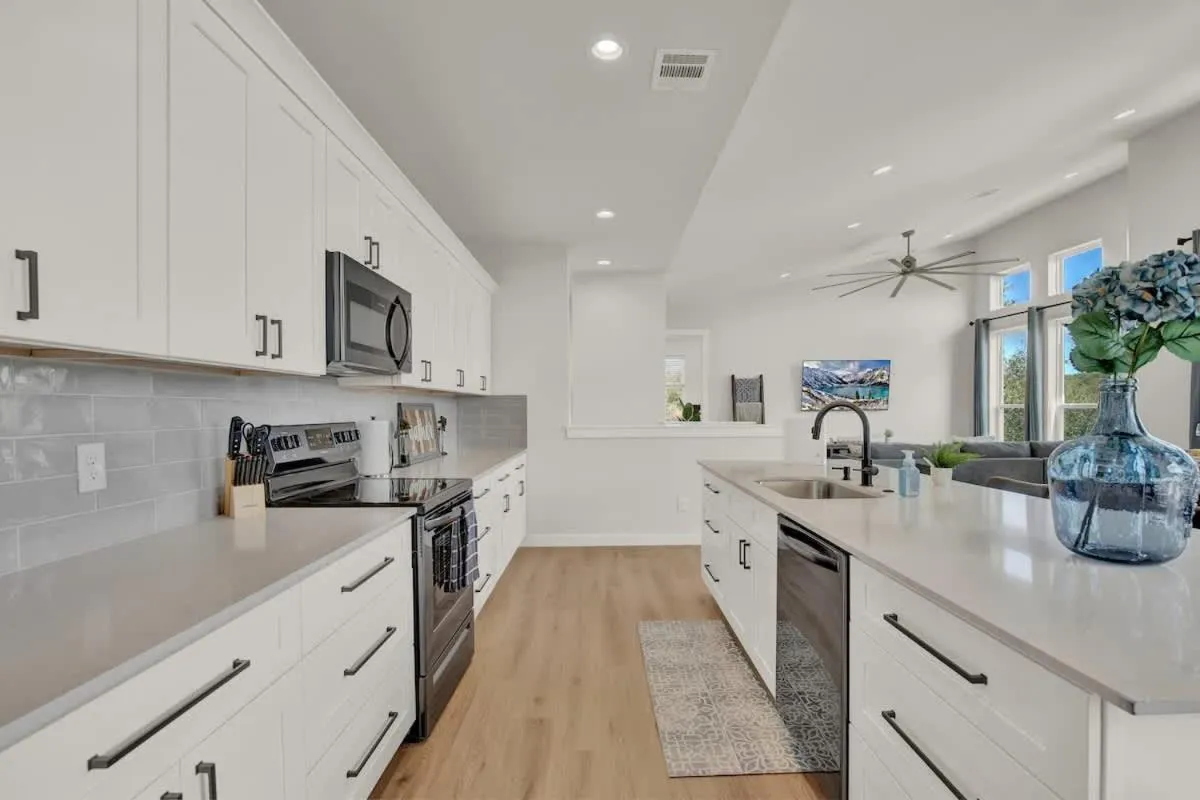 TV and multimedia in Stunning Lake Home with Pool-Beach-Gym-Boat Access