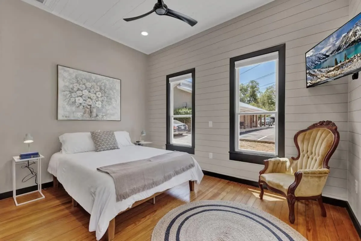 Bed in Walk to Schlitterbahn with Firepit