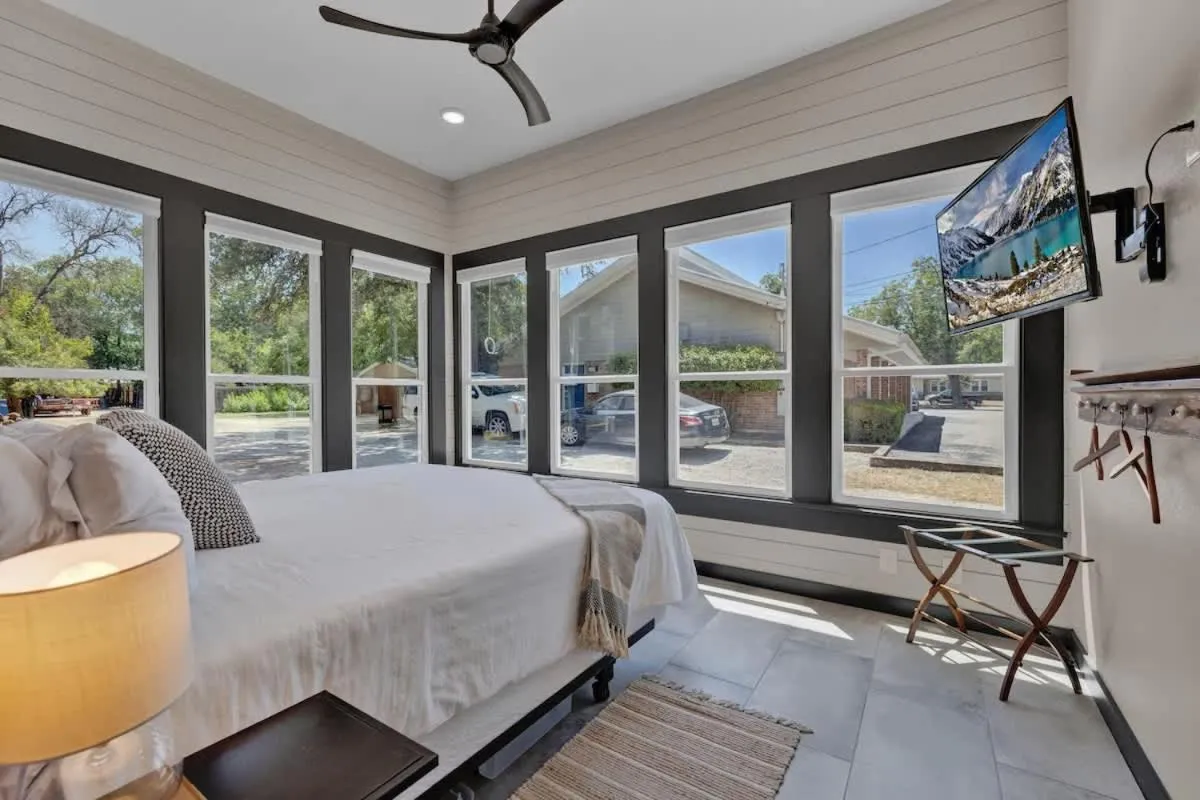 Bed in Walk to Schlitterbahn with Firepit