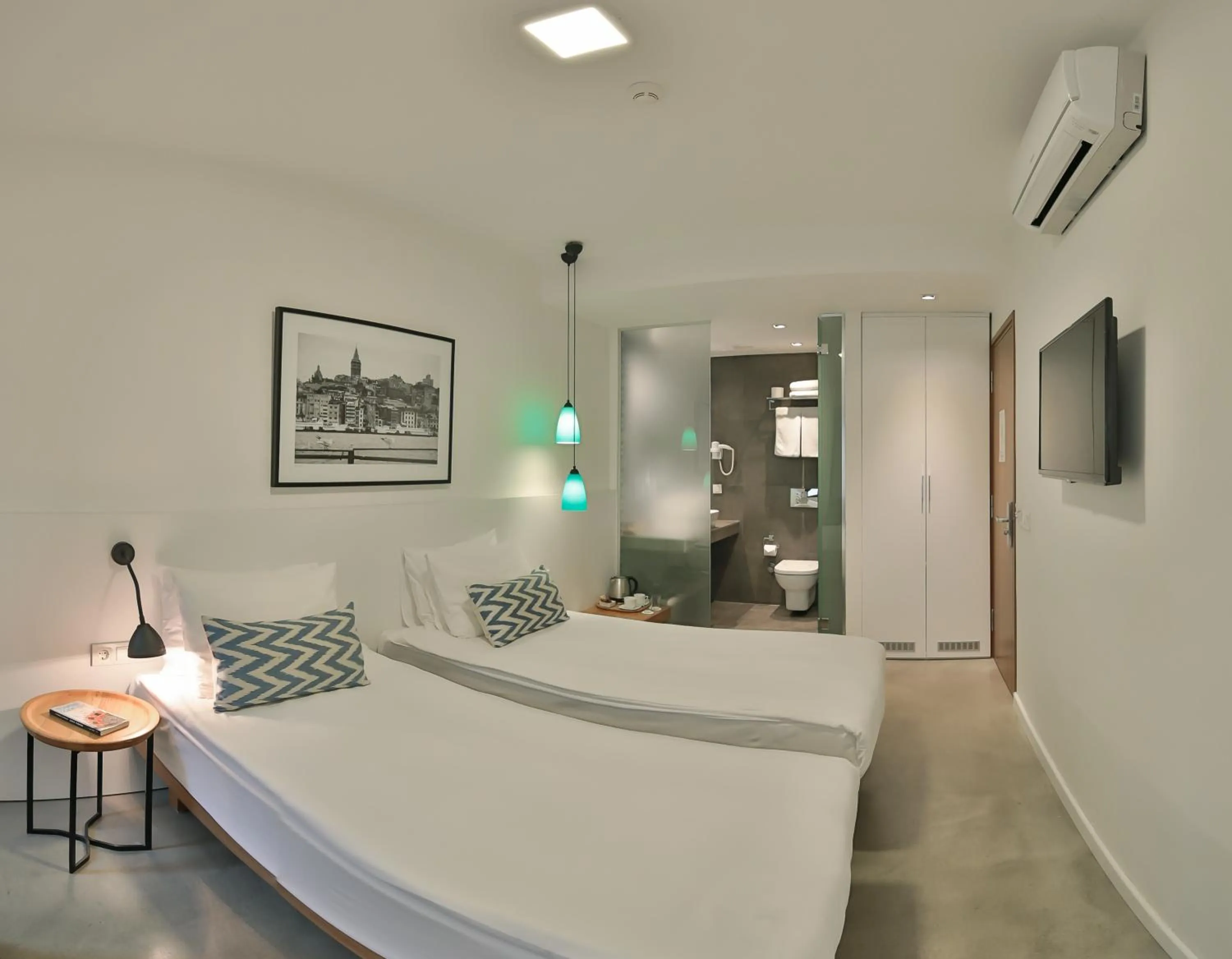 Photo of the whole room, Bed in Alilass Hotel