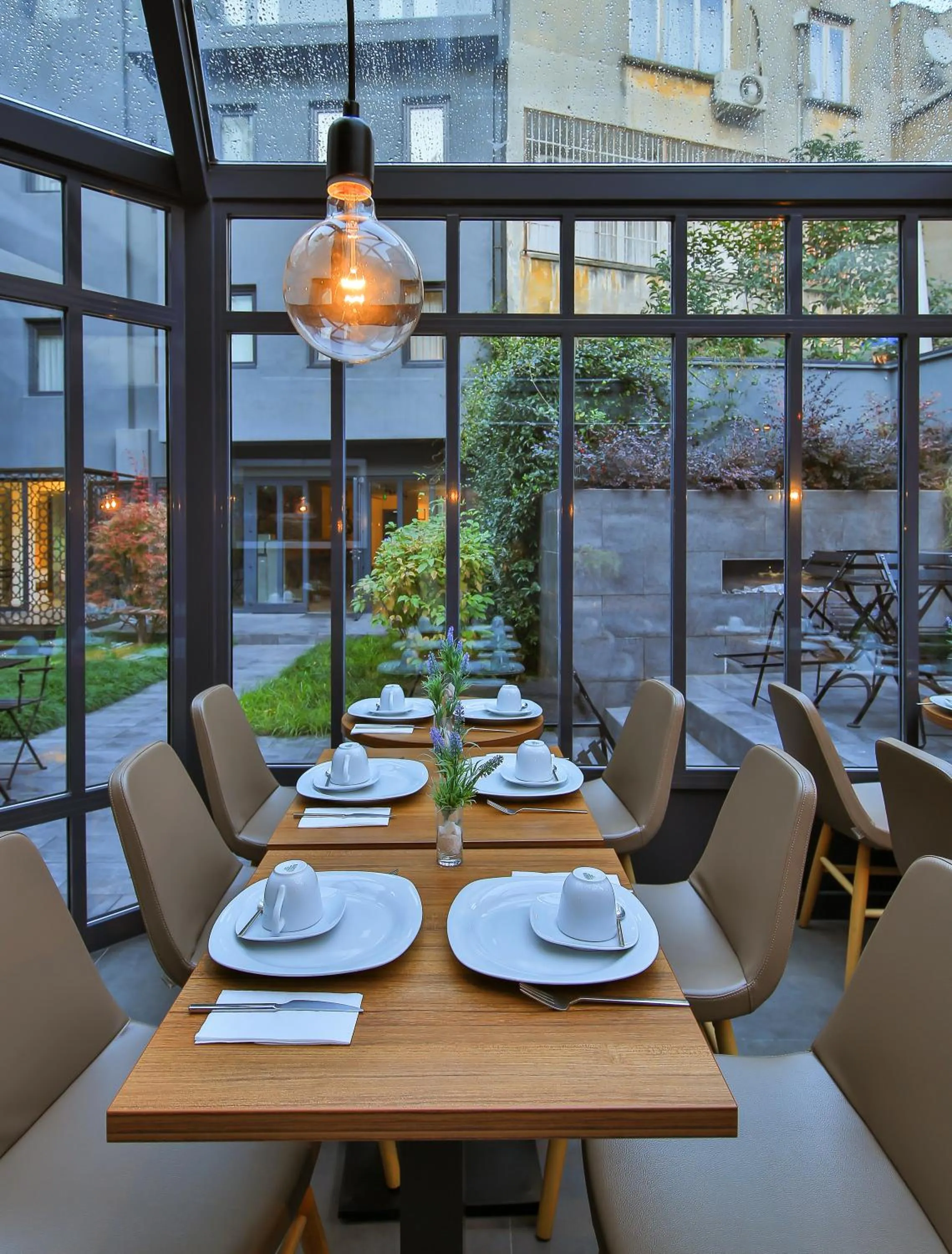 Restaurant/places to eat in Alilass Hotel