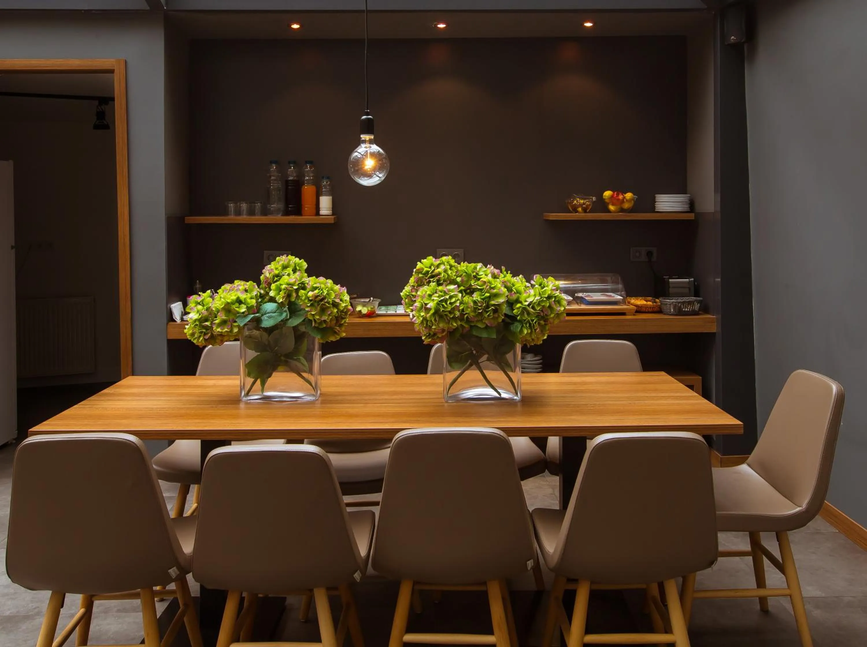 Restaurant/places to eat in Alilass Hotel