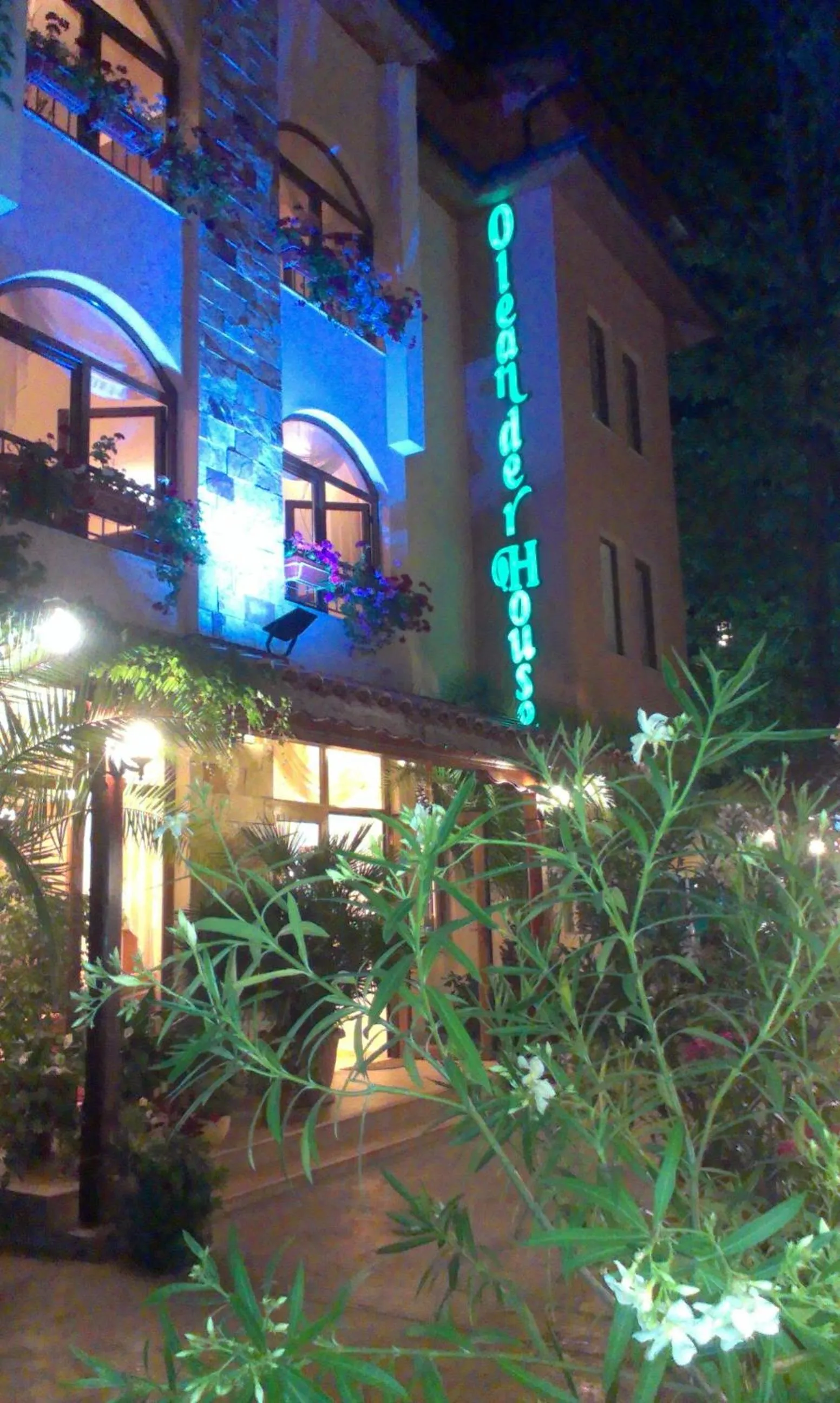 Facade/entrance in Oleander House and Tennis Club