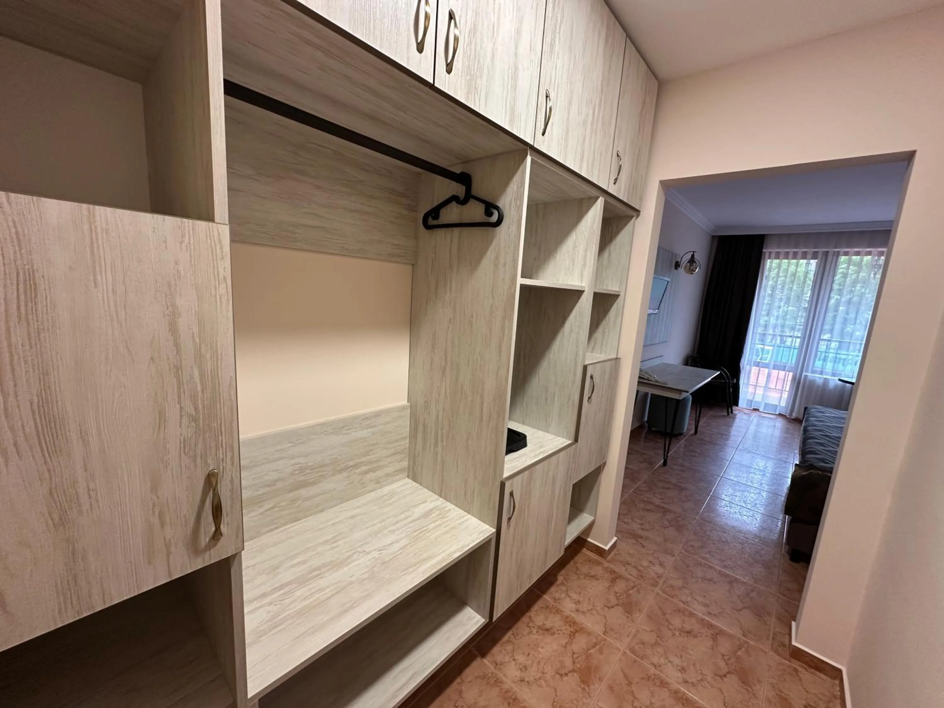 Photo of the whole room in Oleander House and Tennis Club