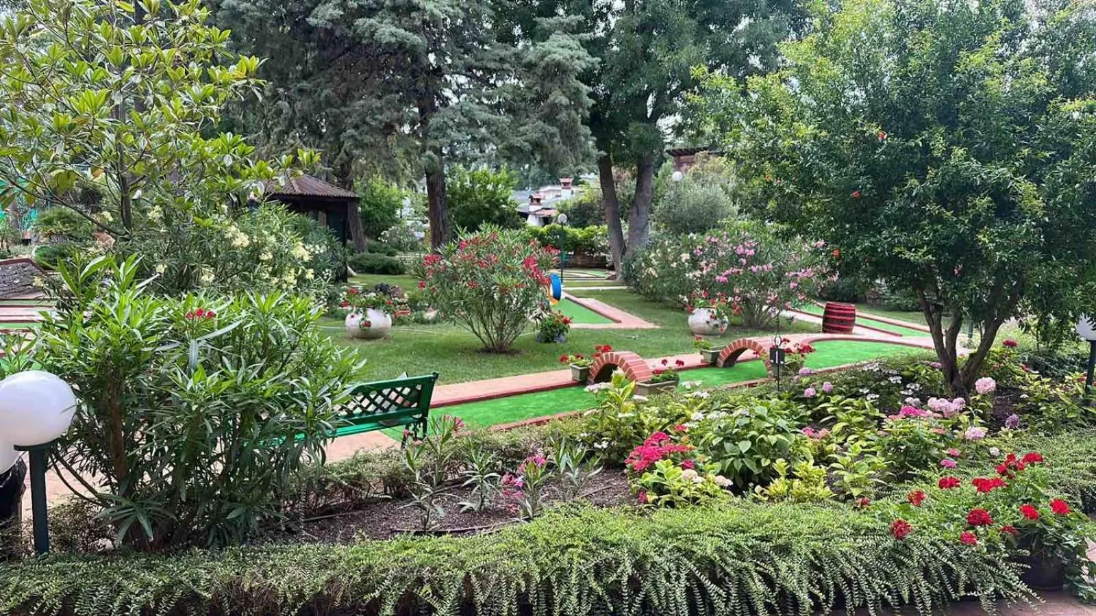 Garden in Oleander House and Tennis Club