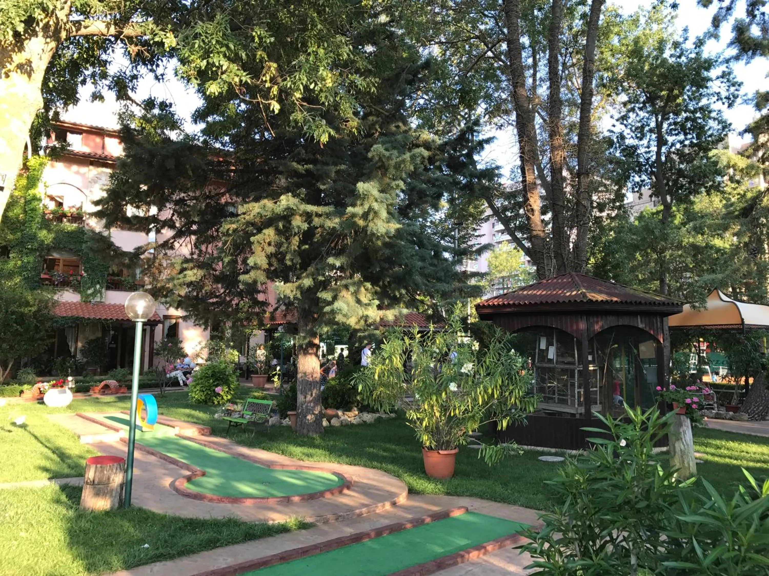 Garden in Oleander House and Tennis Club