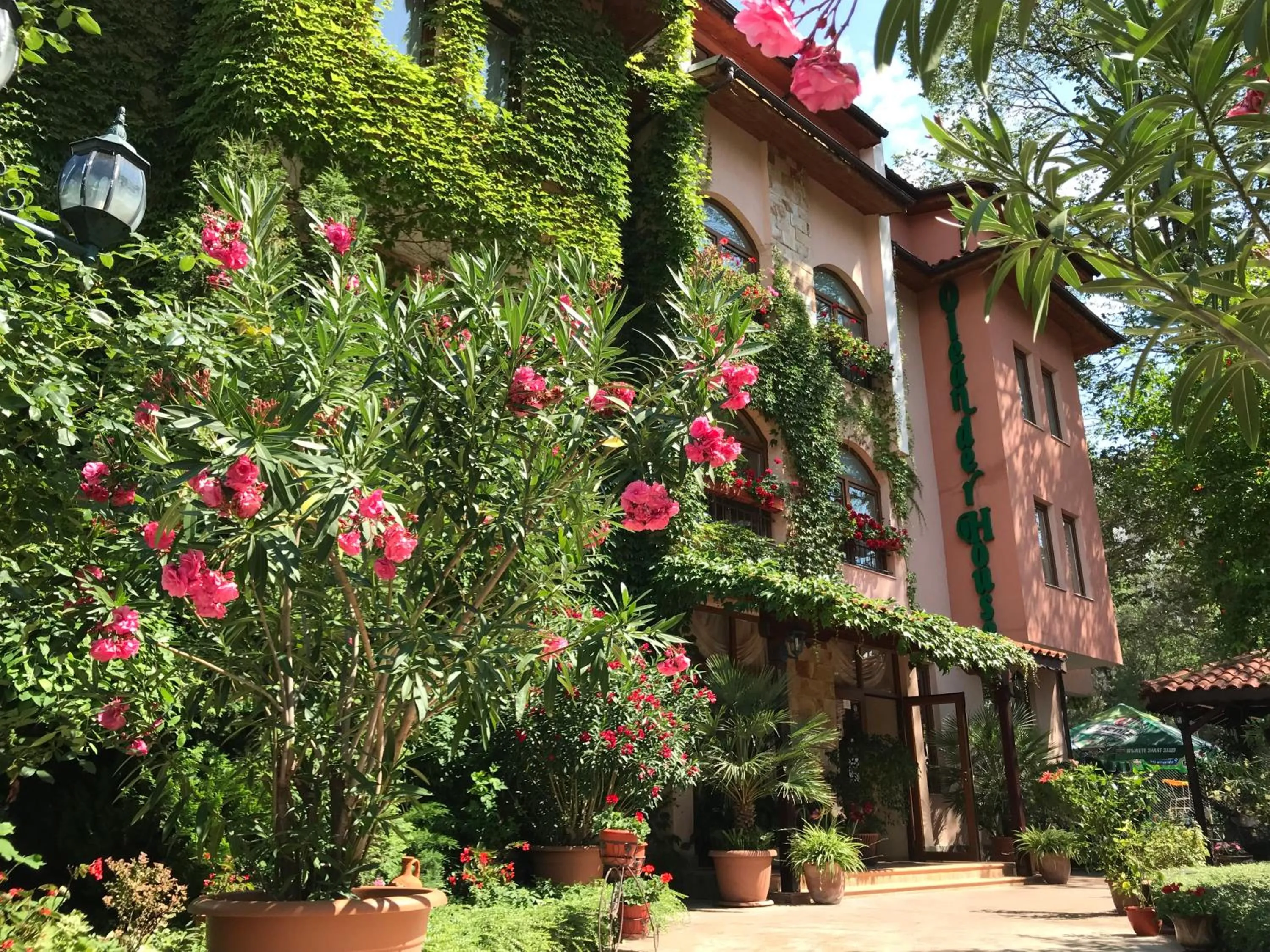Property building in Oleander House and Tennis Club