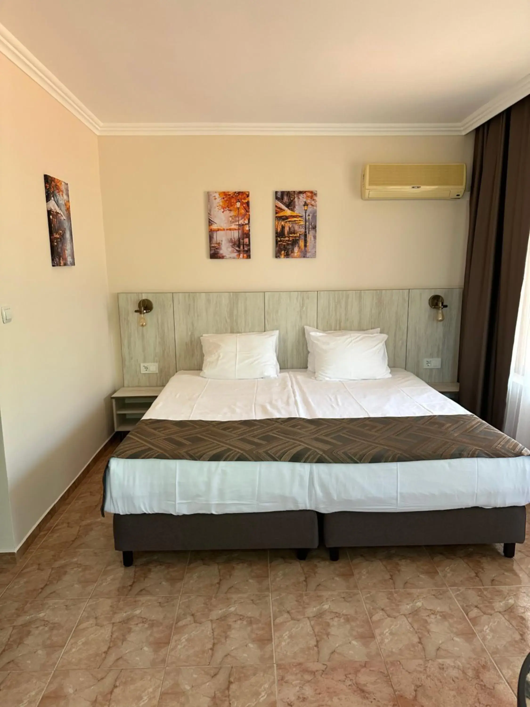 Double or Twin Room with Balcony in Oleander House and Tennis Club Double or Twin Room with Balcony in Oleander House and Tennis Club