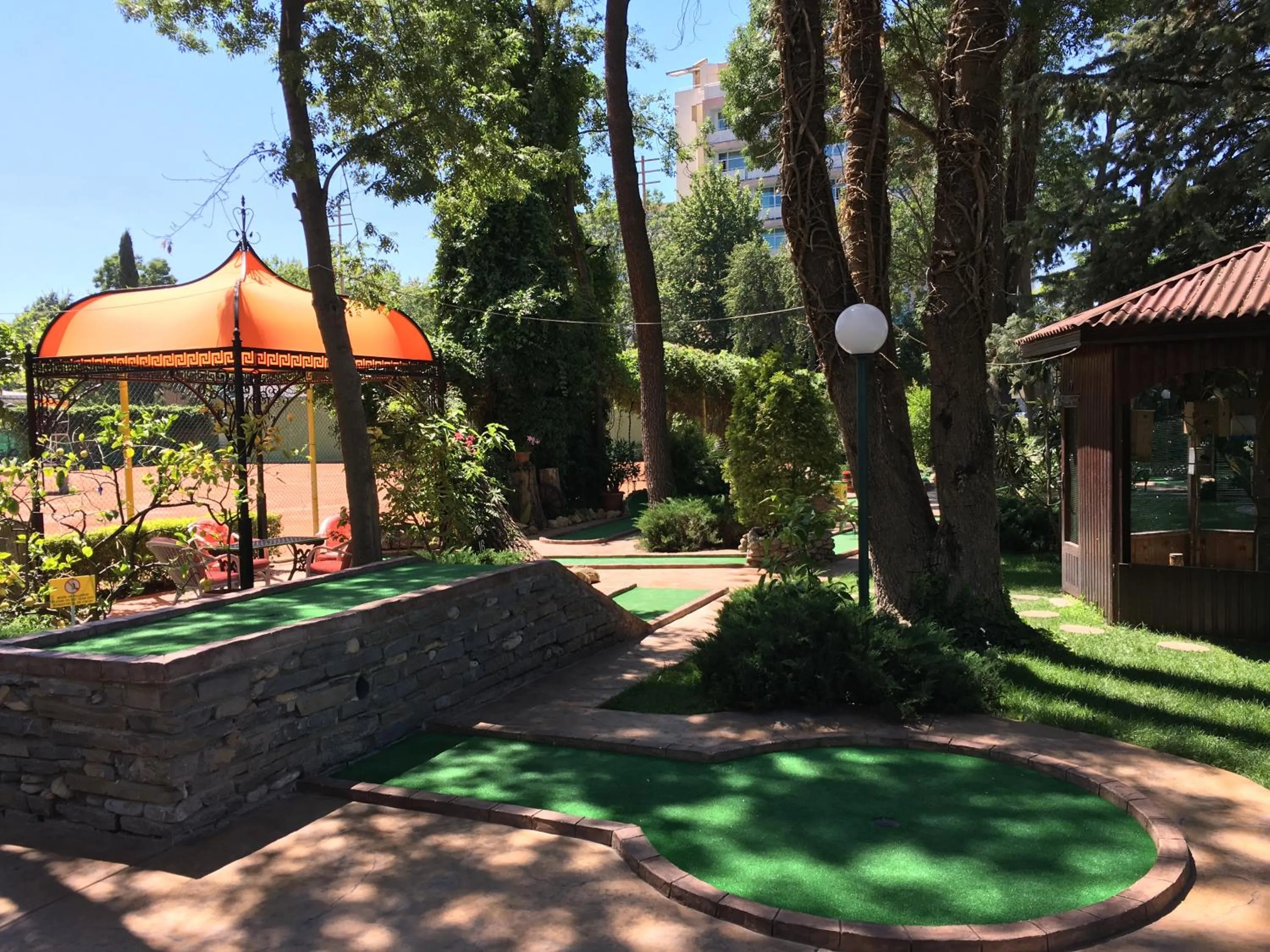 Minigolf in Oleander House and Tennis Club