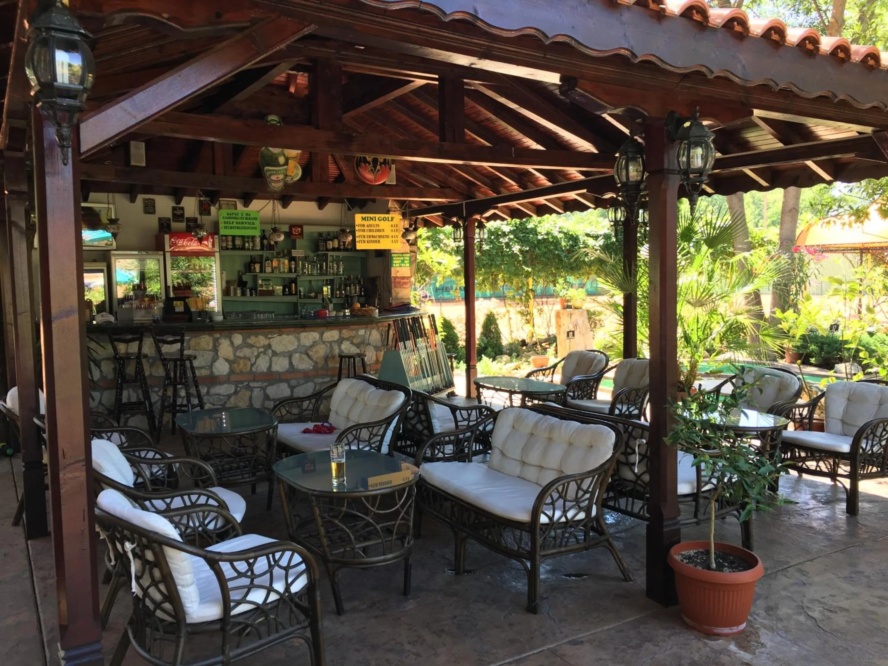 Lounge or bar in Oleander House and Tennis Club