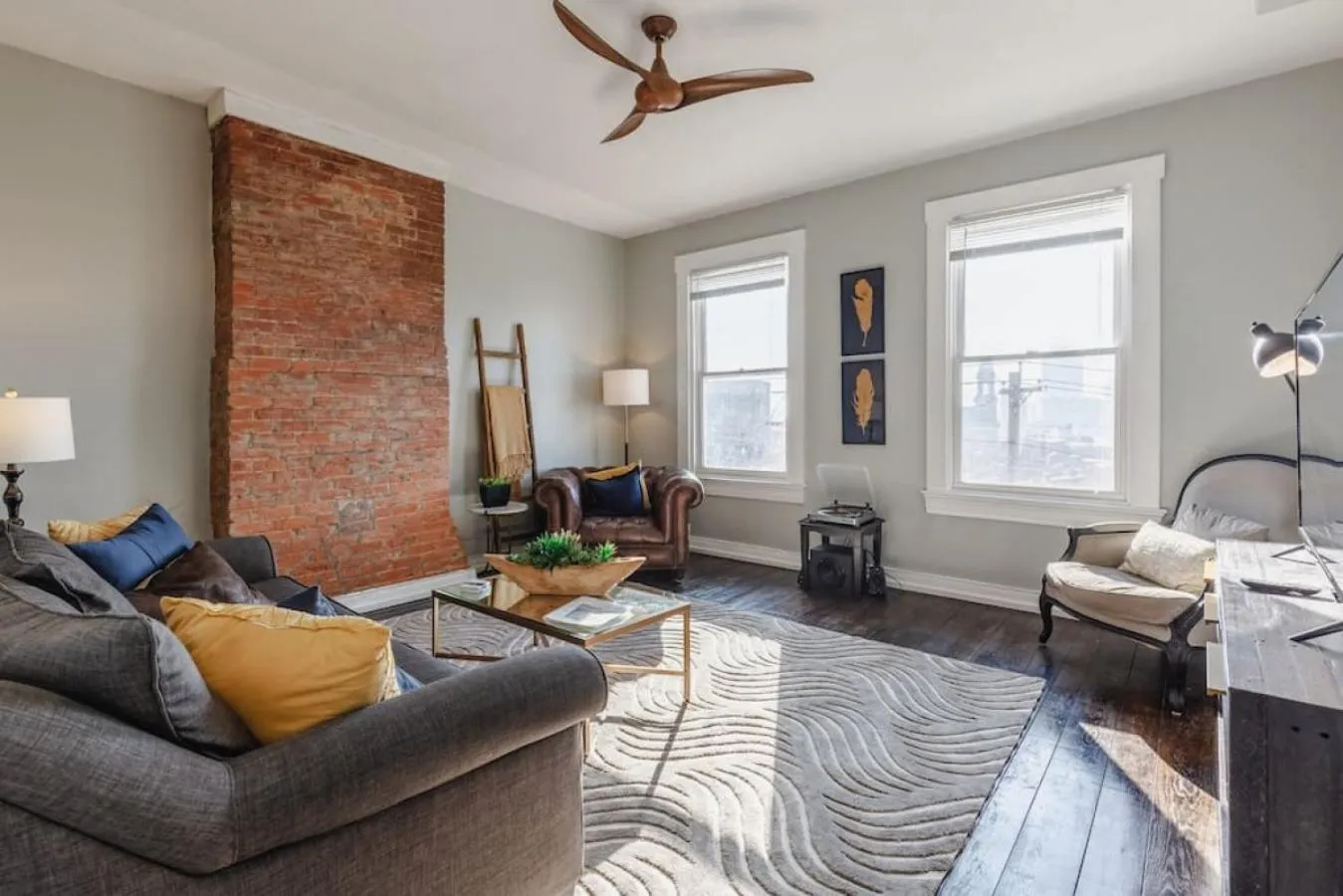 2 Large Apts w Parking - Downtown Over the Rhine