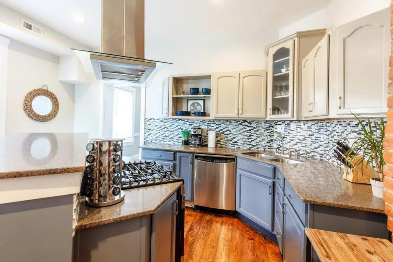 2 Large Apts w Parking - Downtown Over the Rhine