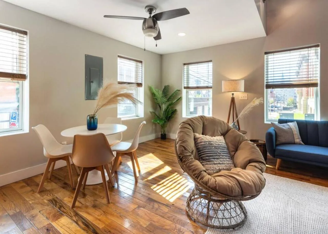 Broadway Suites - Stunning Downtown Condos