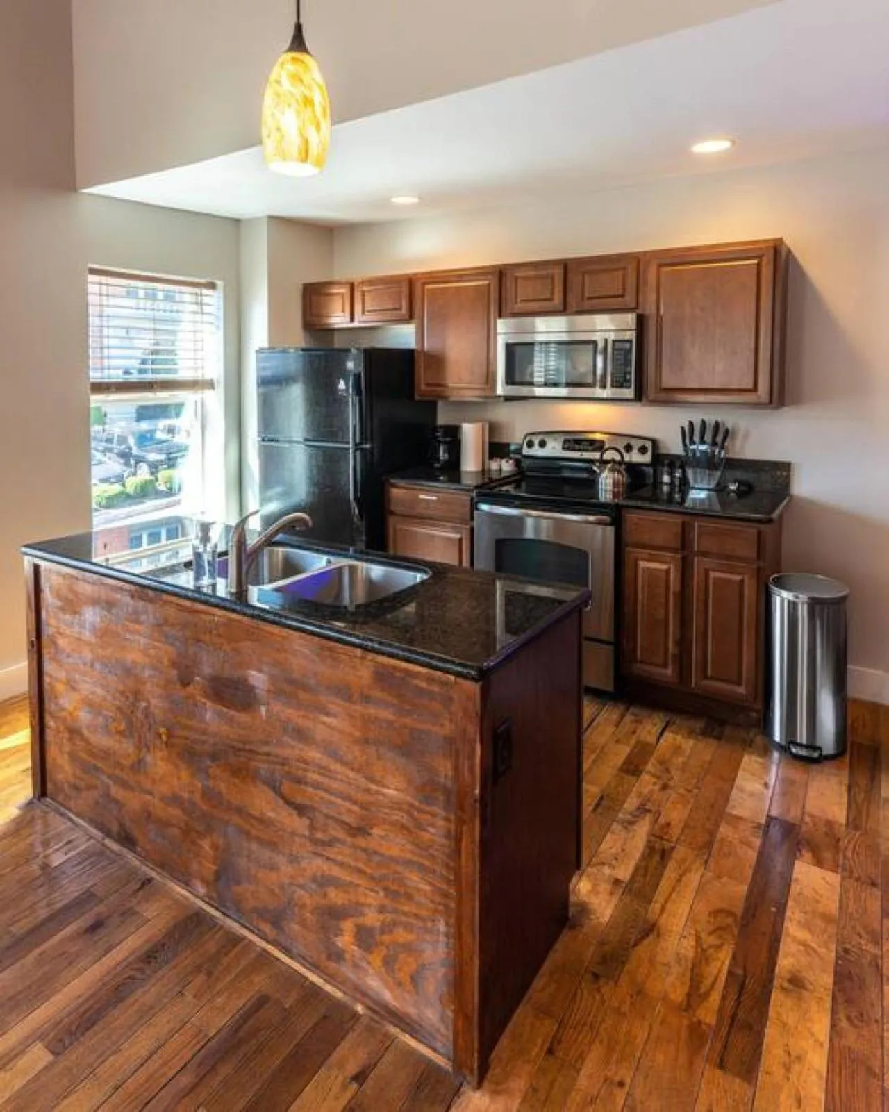 Broadway Suites - Stunning Downtown Condos