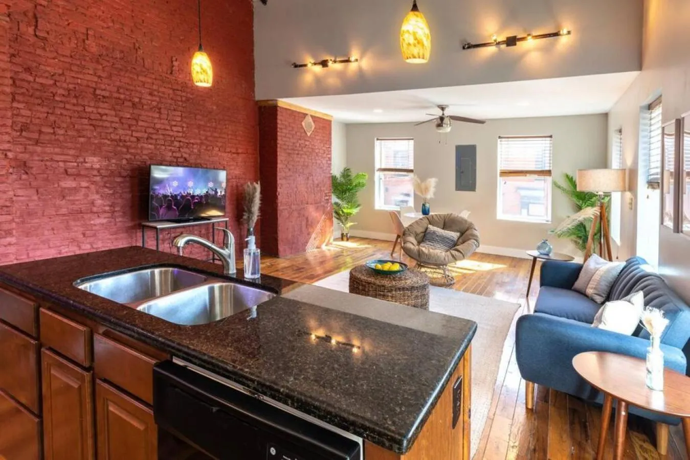 Broadway Suites - Stunning Downtown Condos