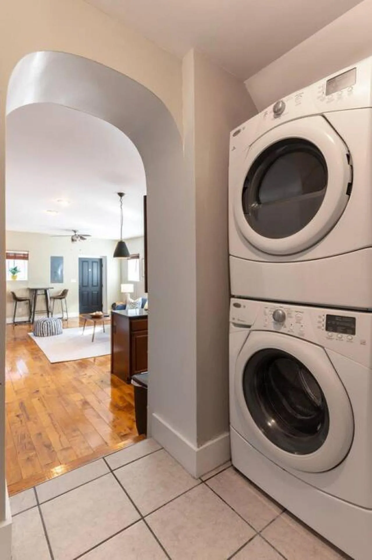Broadway Suites - Stunning Downtown Condos