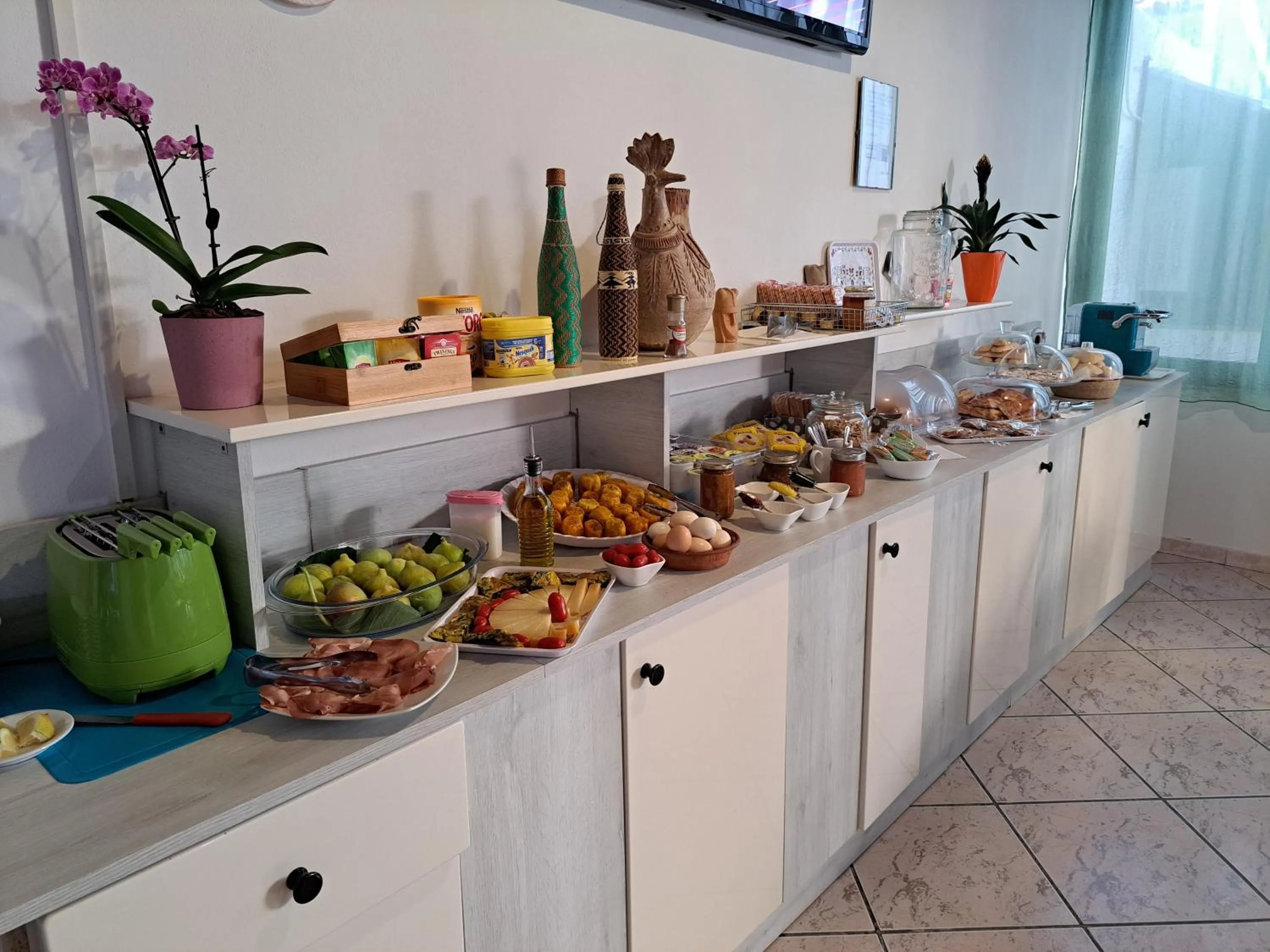 Buffet breakfast in L'ALGA