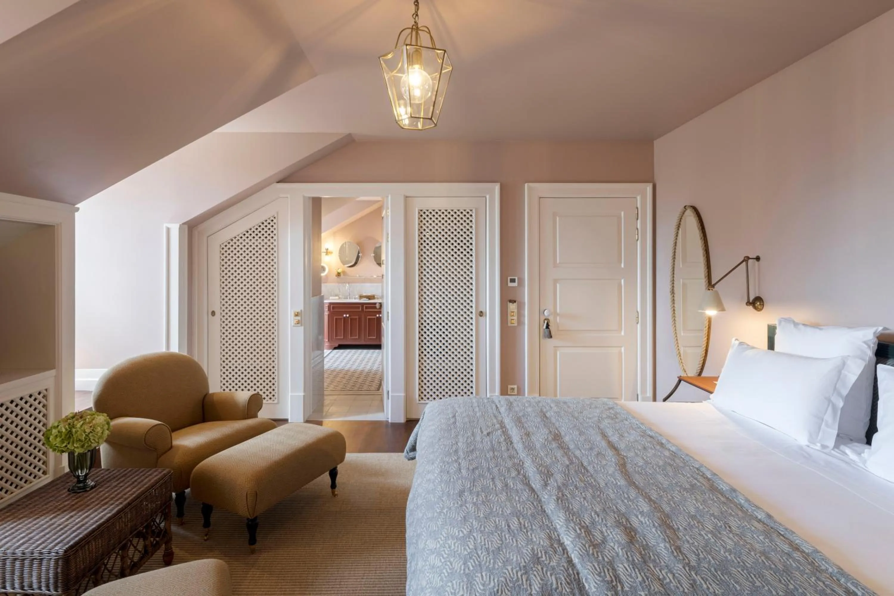 Photo of the whole room, Bed in Valverde Santar Hotel & SPA - Relais & Châteaux