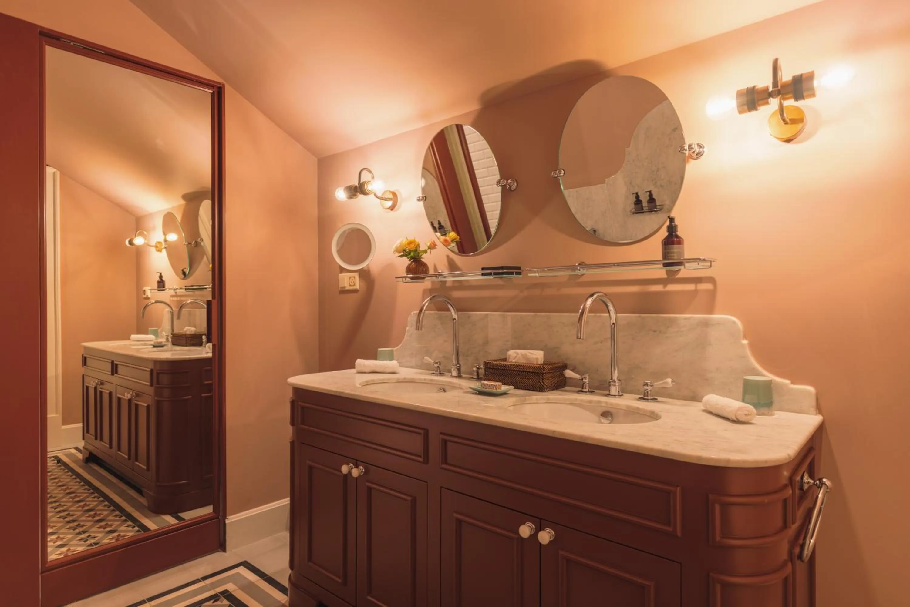 Bathroom in Valverde Santar Hotel & SPA - Relais & Châteaux