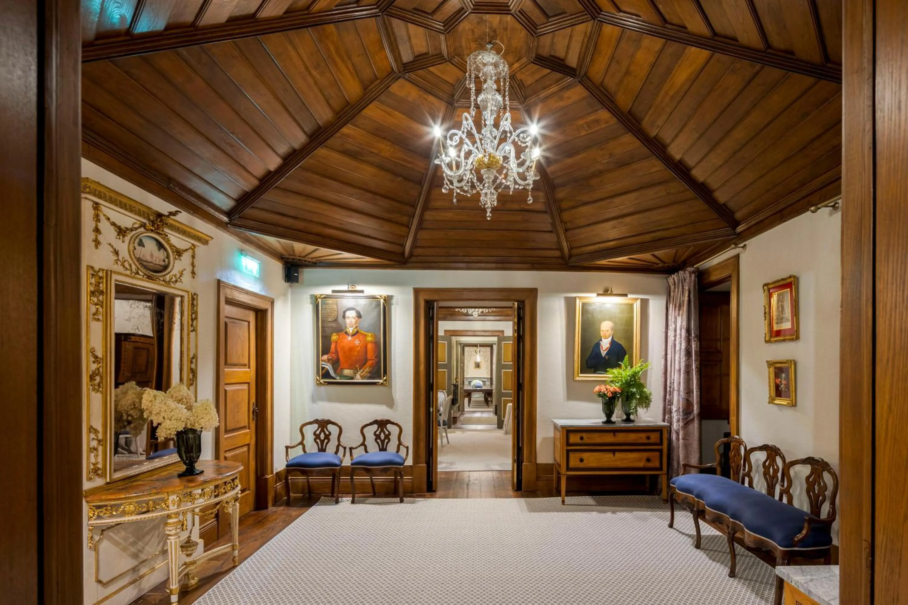 Living room, Bed in Valverde Santar Hotel & SPA - Relais & Châteaux