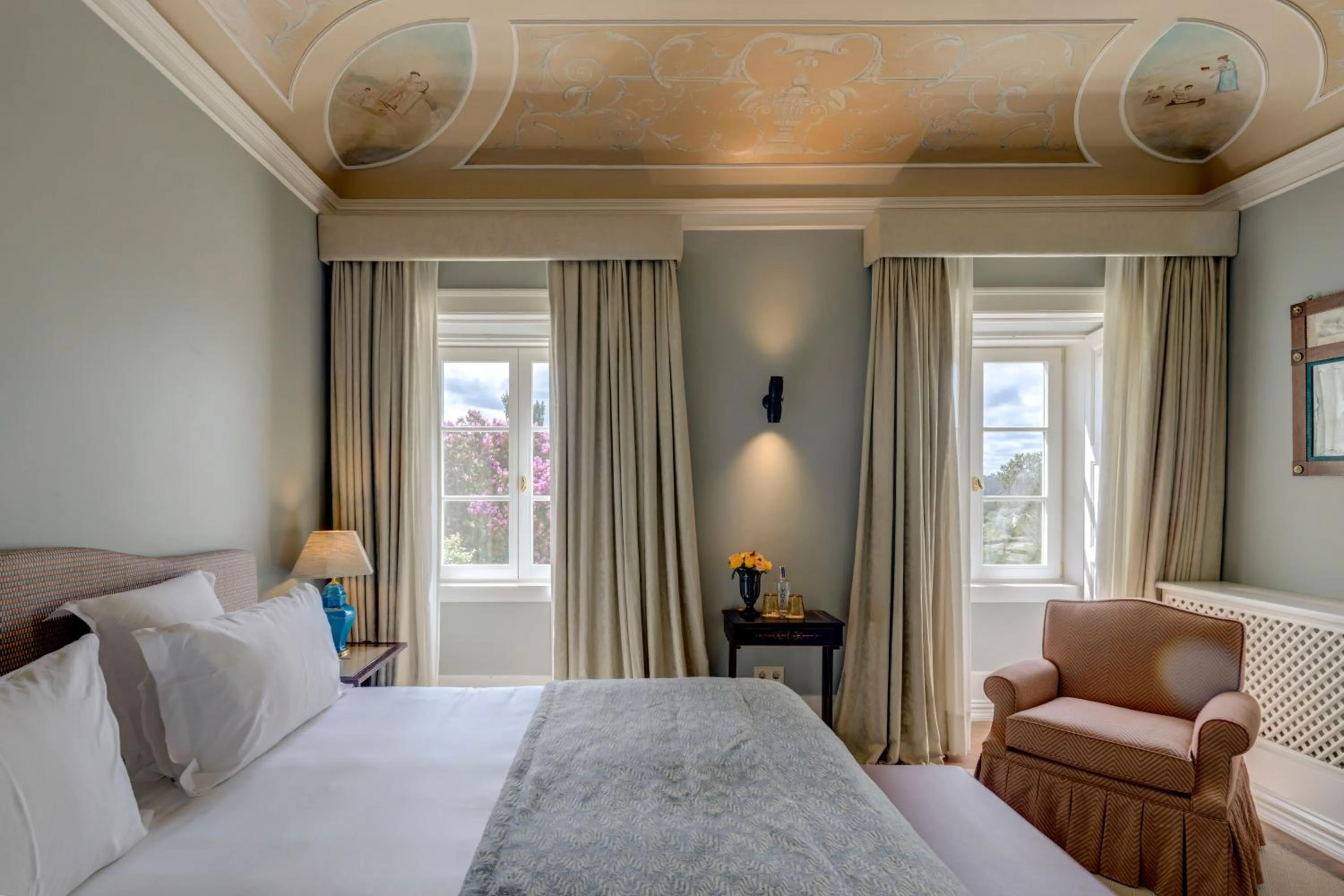 Bedroom, Bed in Valverde Santar Hotel & SPA - Relais & Châteaux