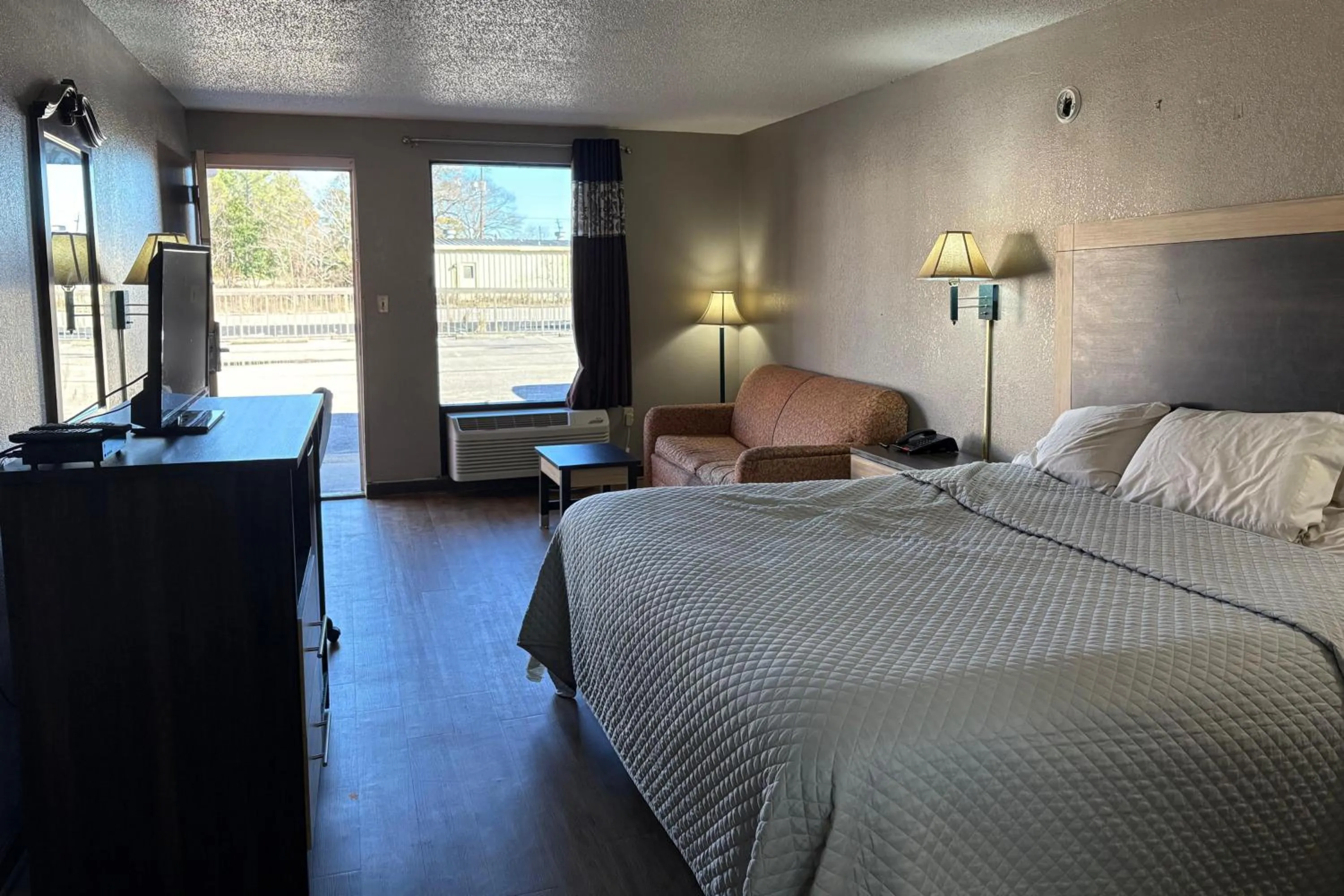 Bedroom, Bed in American Inn by Hotel O Selma US 80