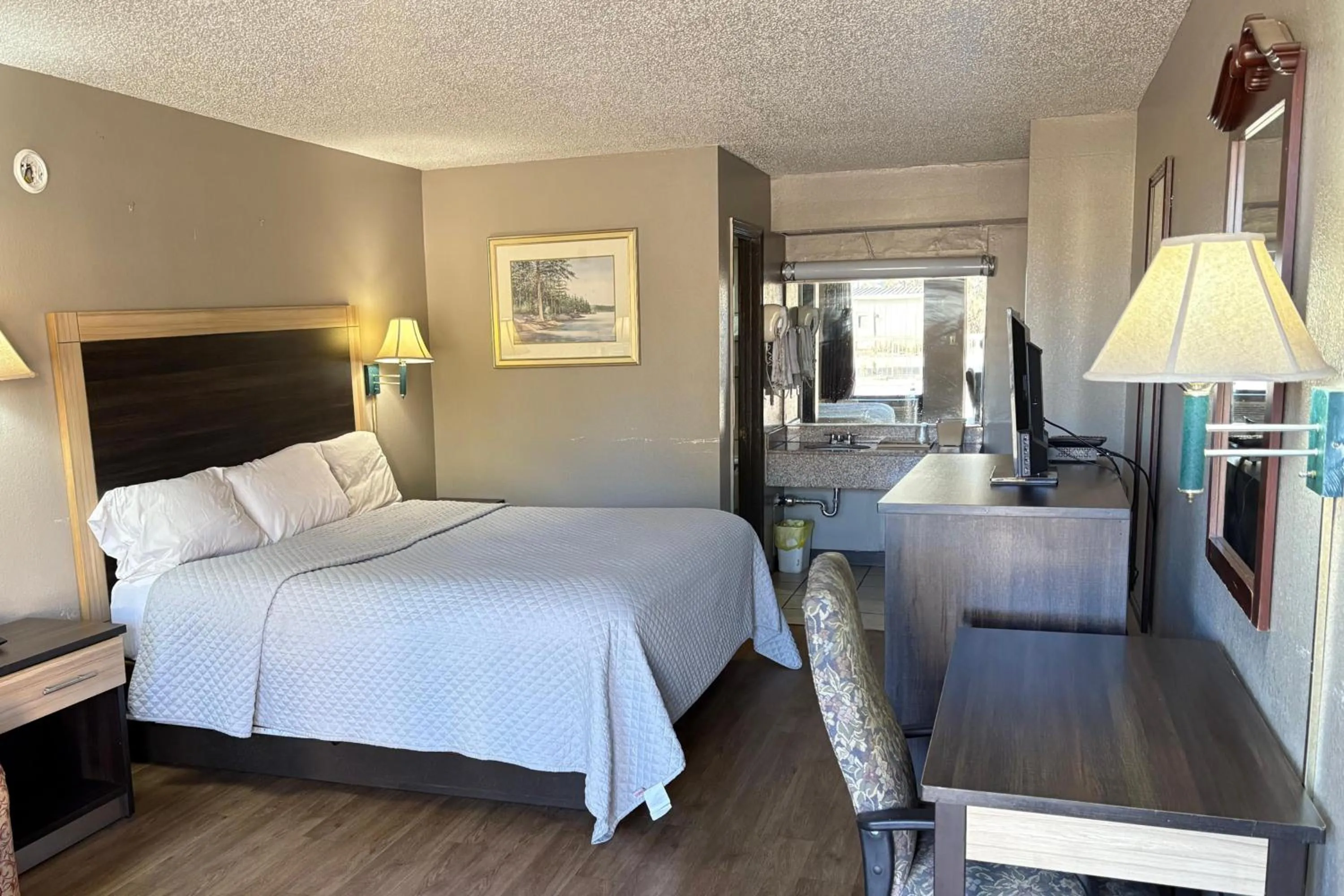 Bedroom, Bed in American Inn by Hotel O Selma US 80