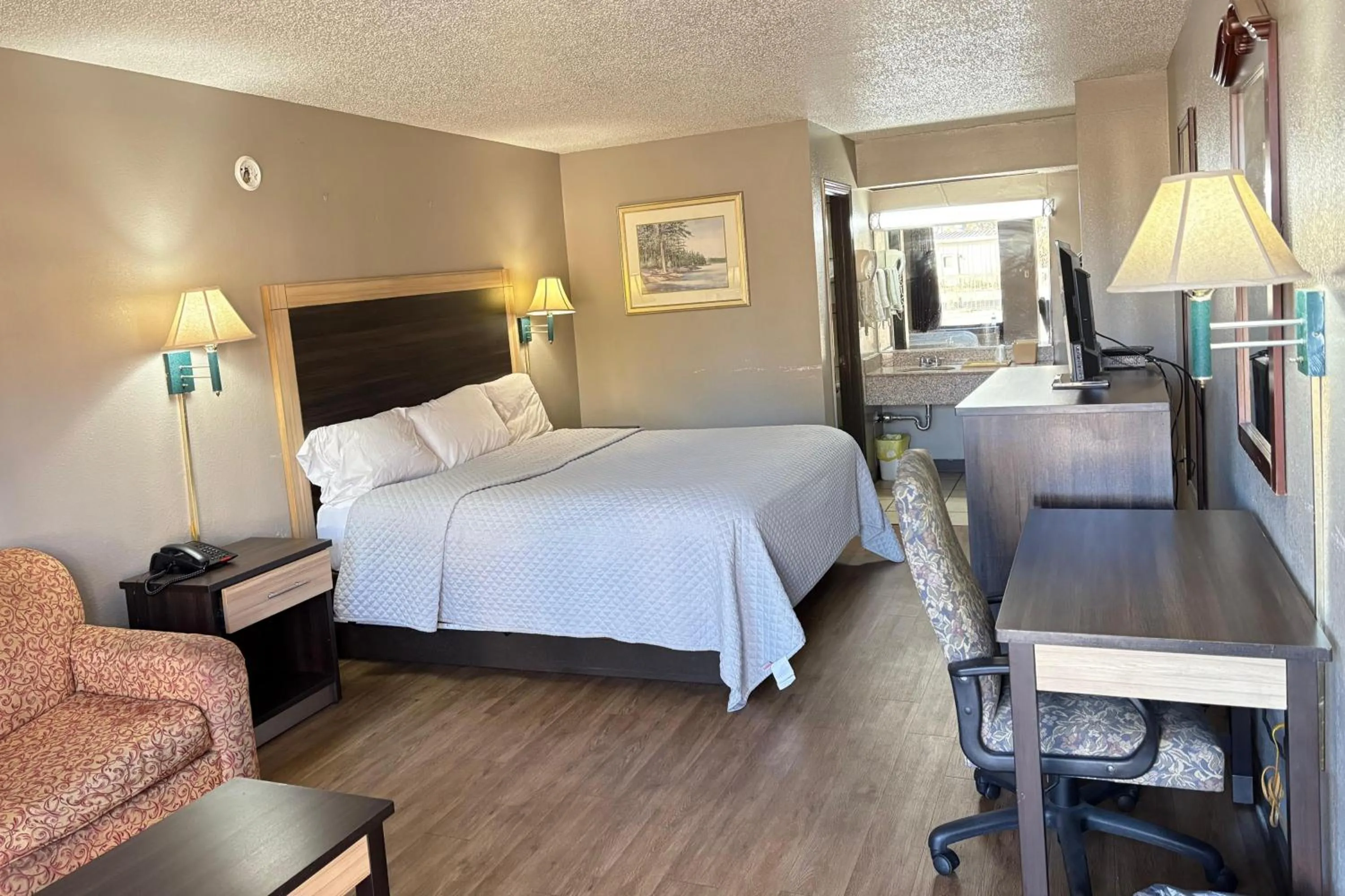 Bedroom, Bed in American Inn by Hotel O Selma US 80