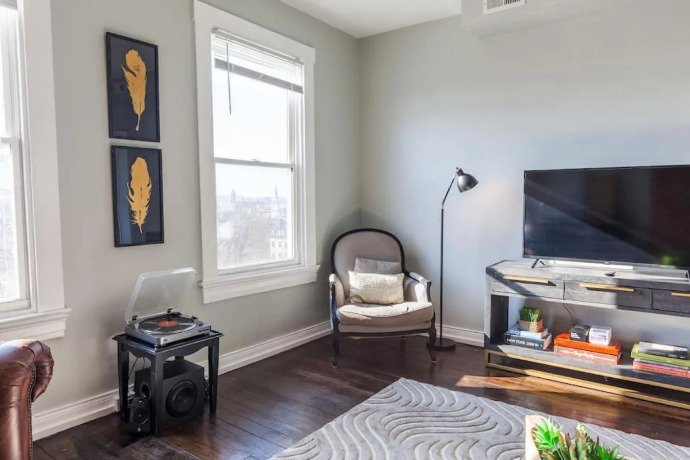 OTR Penthouse Walk Everywhere FREE Parking