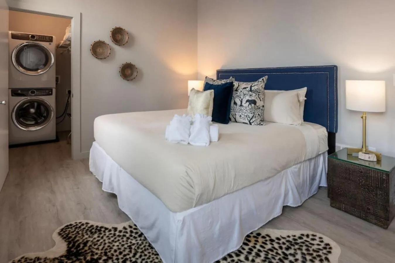 Bed in CHEETAH Venture out on your Cincinnati Safari