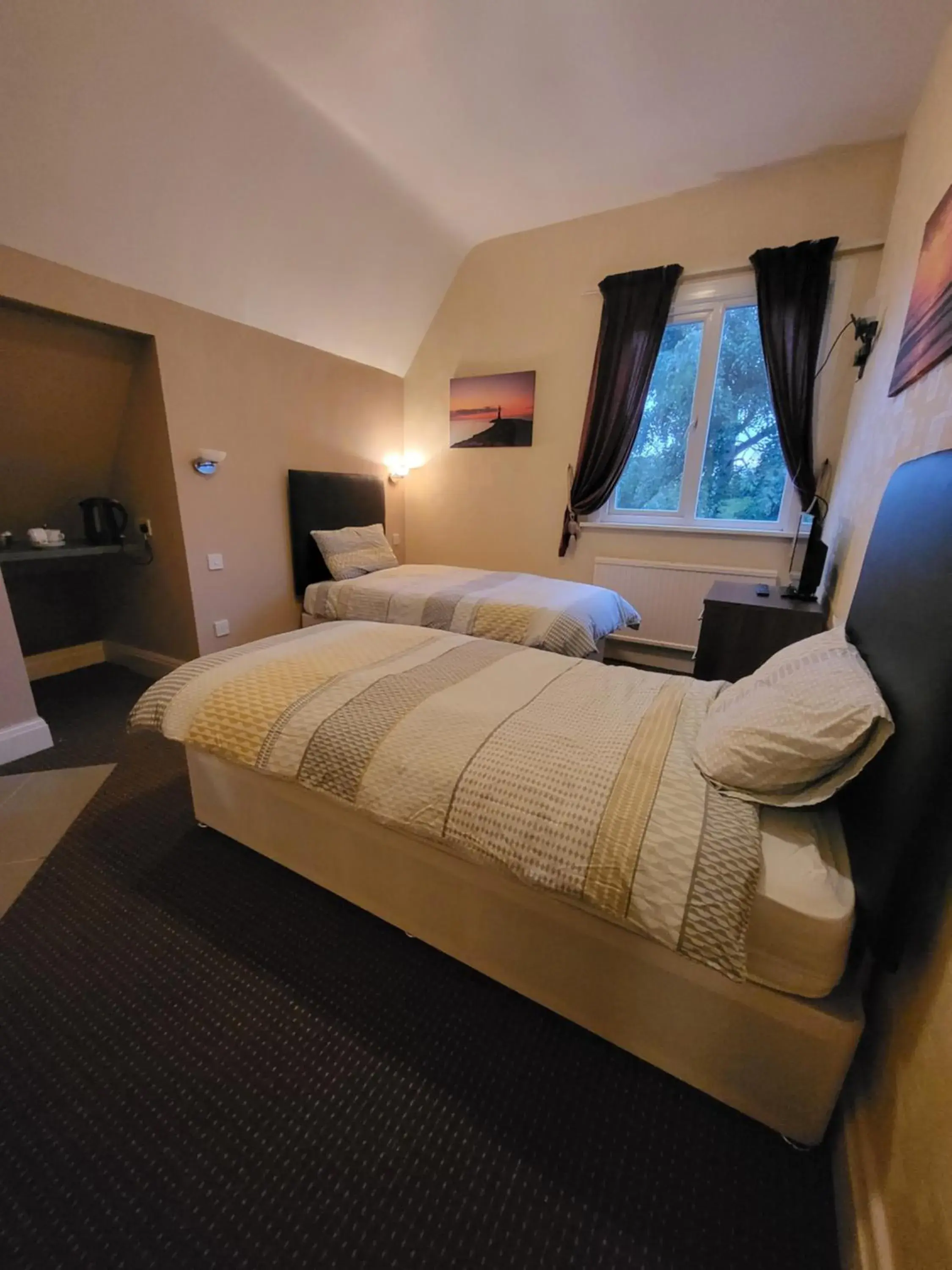 Budget Twin Room in The Jolly Sailor Budget Twin Room in The Jolly Sailor