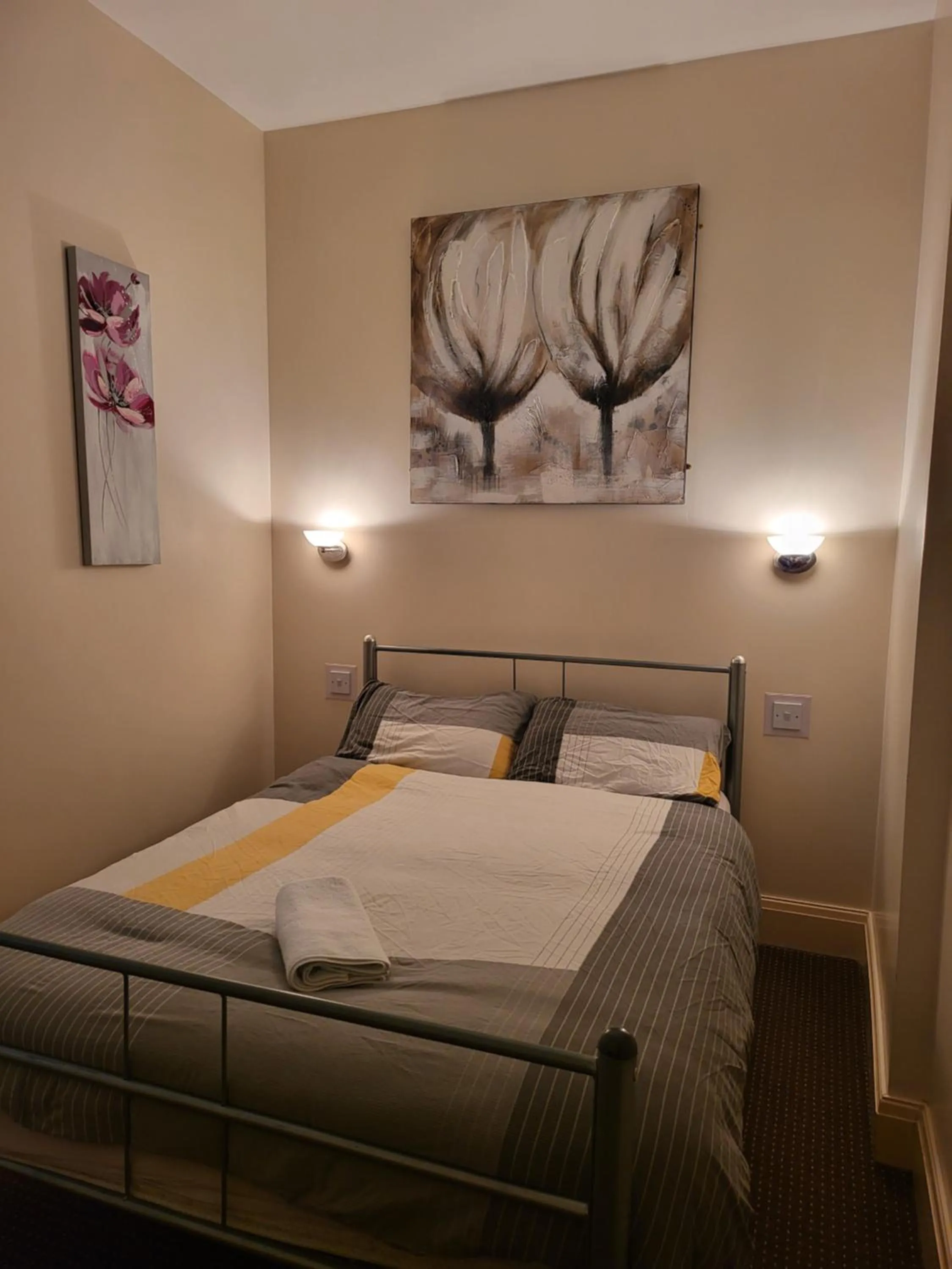 Bedroom, Bed in The Jolly Sailor