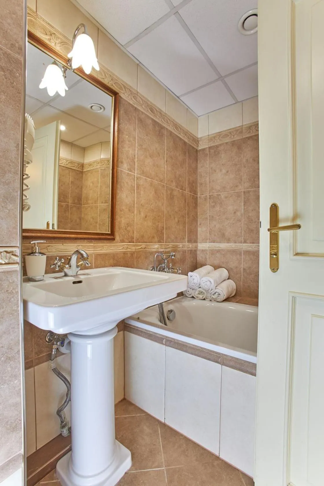 Bathroom in River View Residence by Charles Bridge
