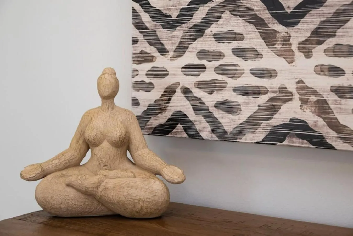 Deluxe 6 Bedroom 3 Min to Downtown w 2-car Driveway