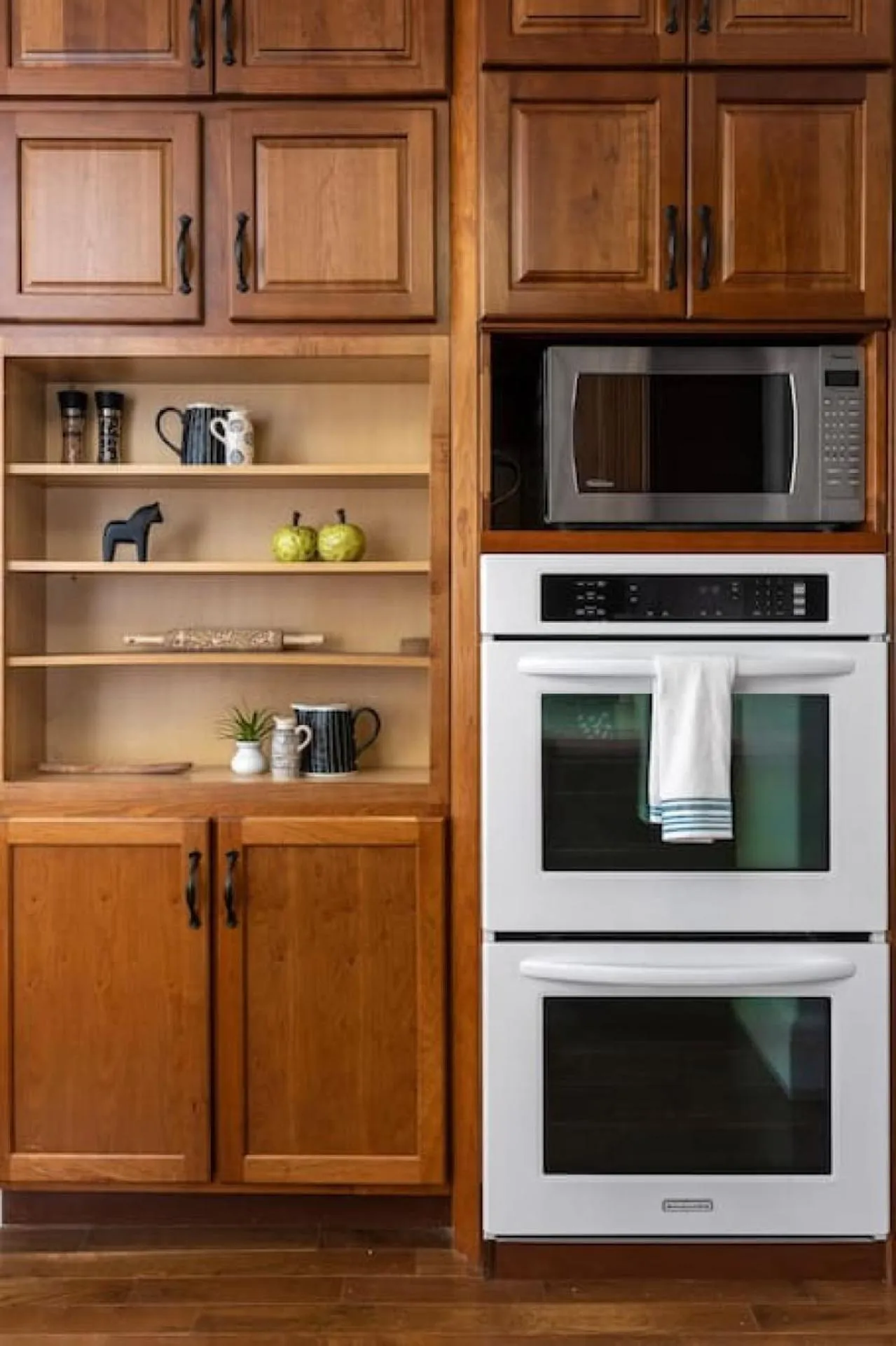 Deluxe 6 Bedroom 3 Min to Downtown w 2-car Driveway