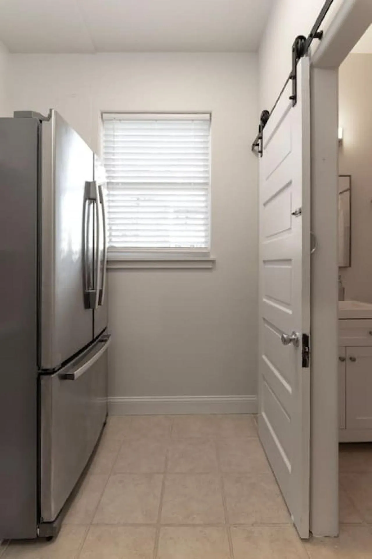 Deluxe 6 Bedroom 3 Min to Downtown w 2-car Driveway