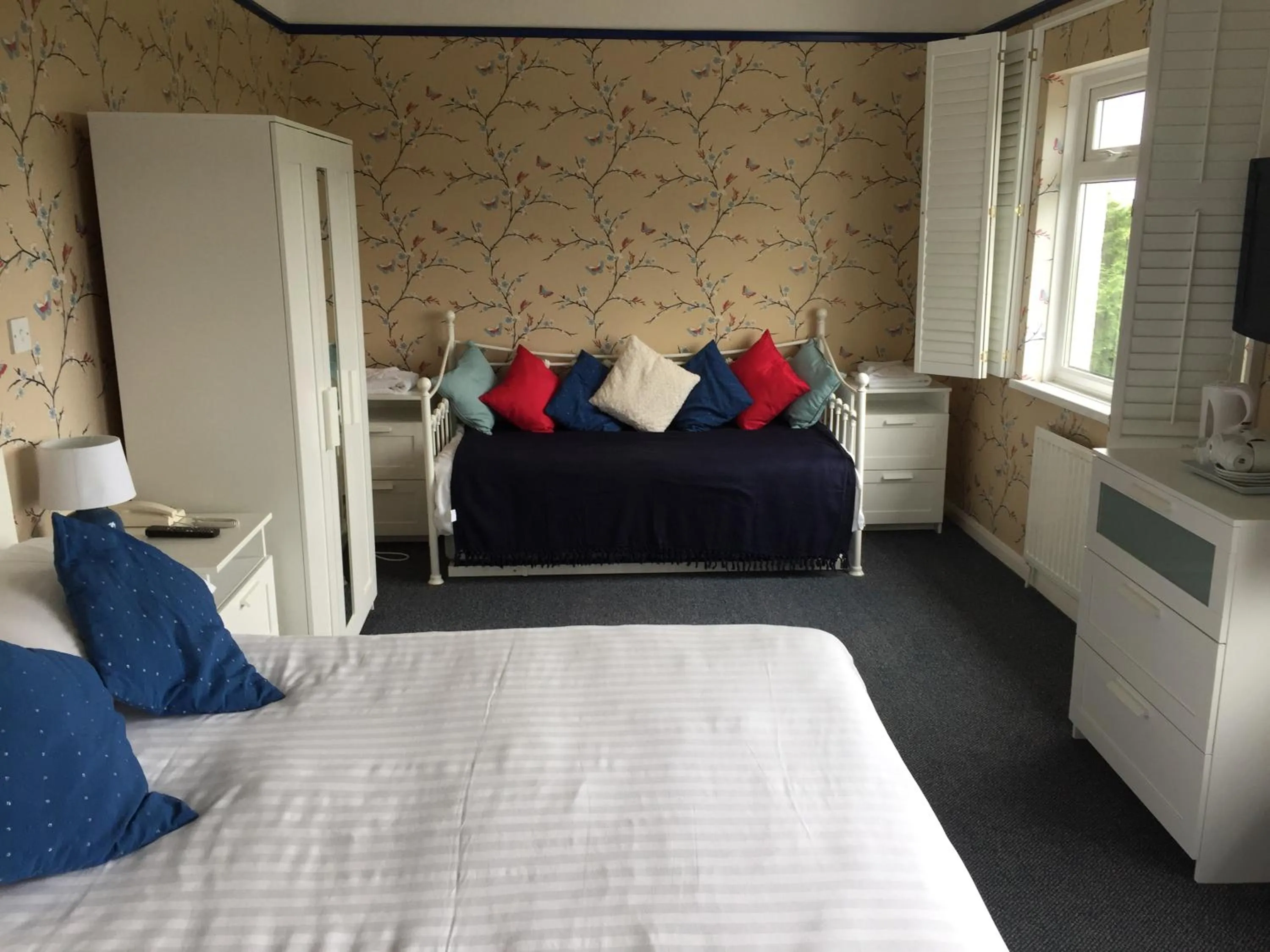 Photo of the whole room, Bed in The Moorland Hotel