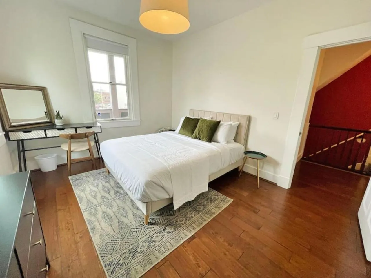 Bed in Walk to Rhinegeist, Findlay Market, FREE Streetcar