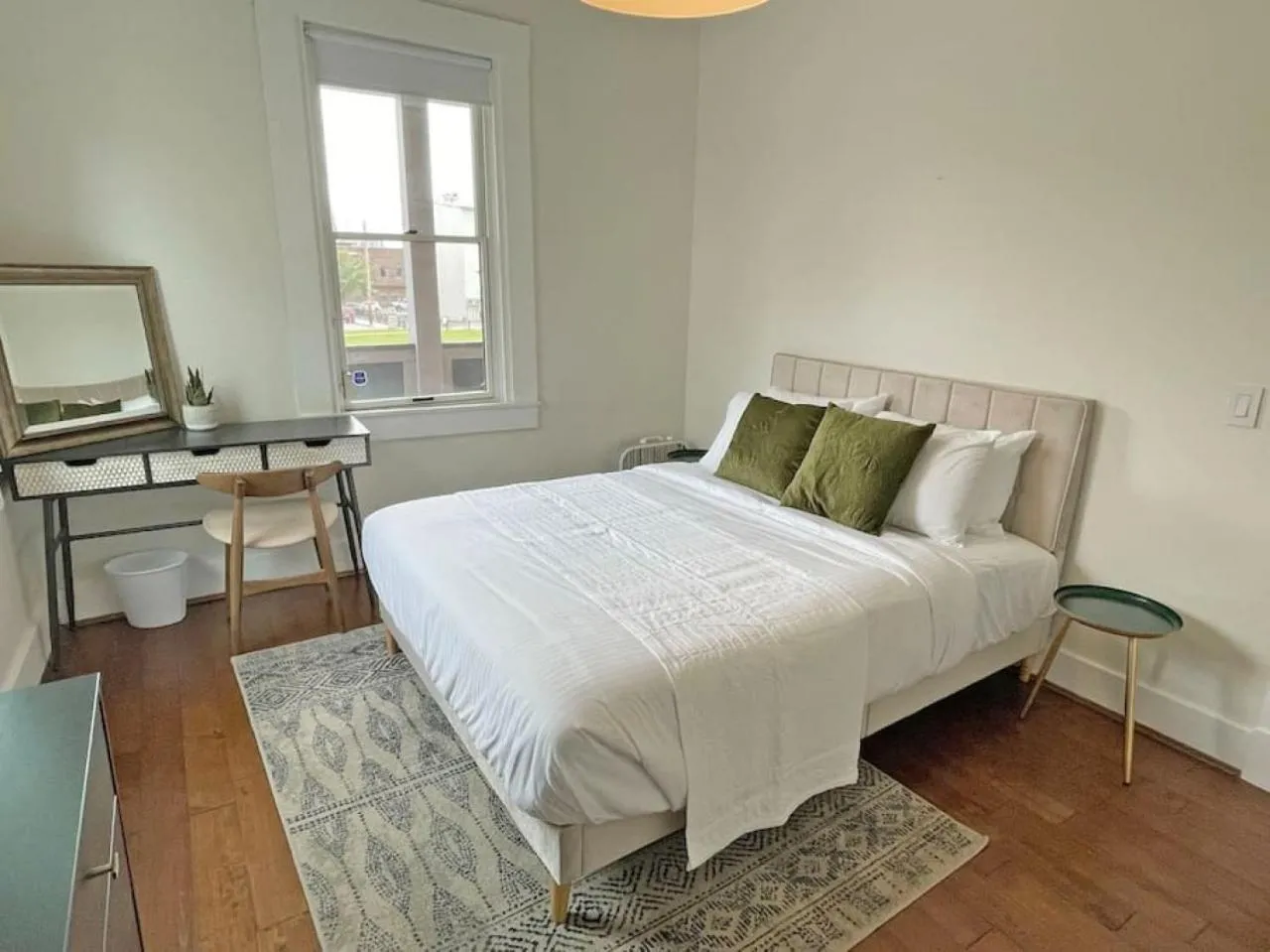 Bed in Walk to Rhinegeist, Findlay Market, FREE Streetcar