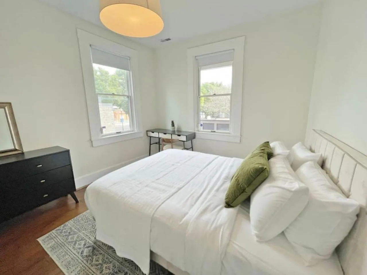 Bed in Walk to Rhinegeist, Findlay Market, FREE Streetcar