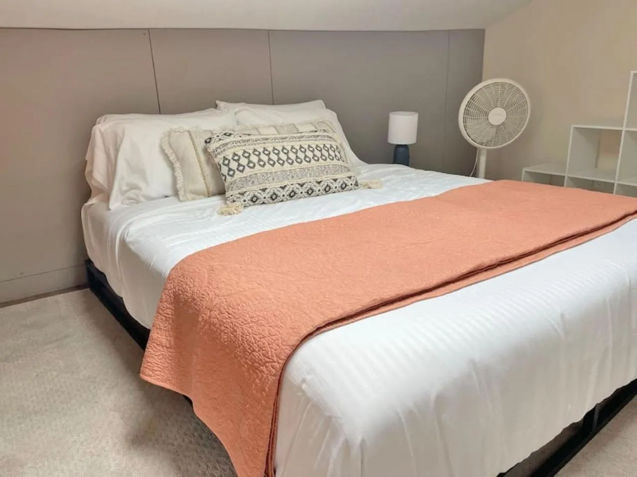 Bed in Walk to Rhinegeist, Findlay Market, FREE Streetcar